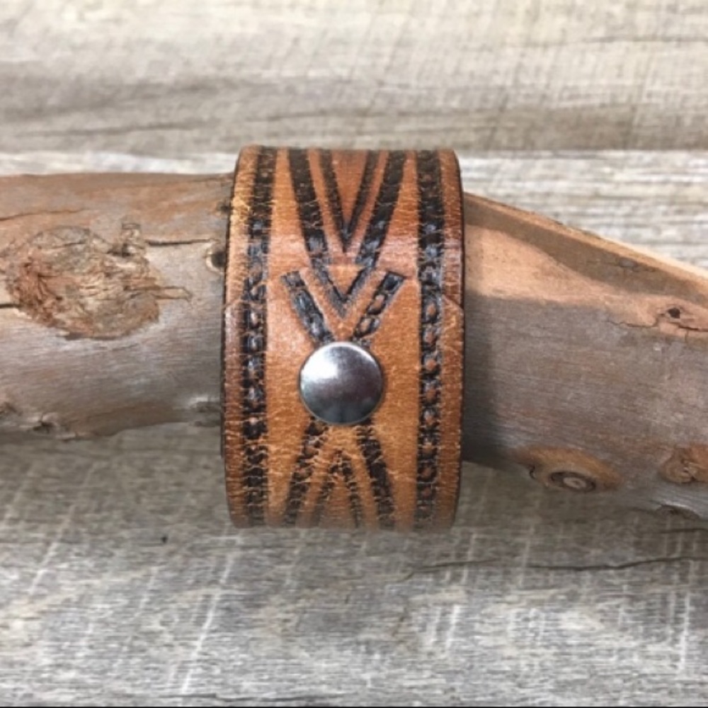 Sold-Vintage top grain leather upcycle cuff - Picture 3 of 3